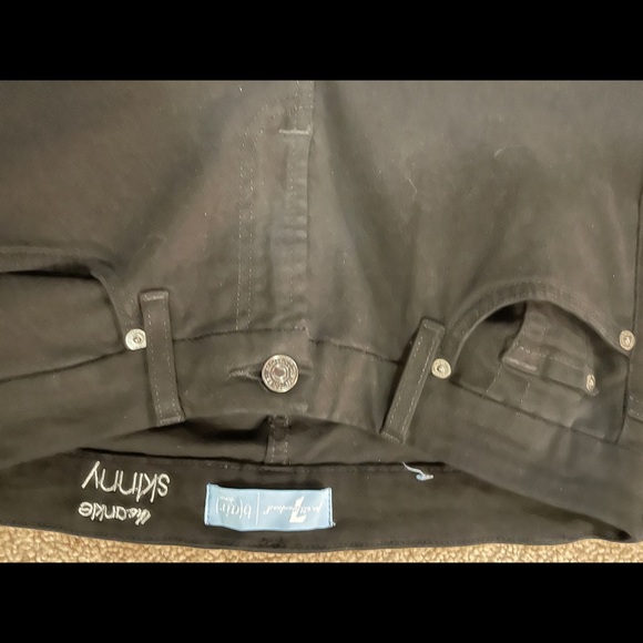 Woman’s jeans size 28 - Picture 6 of 6